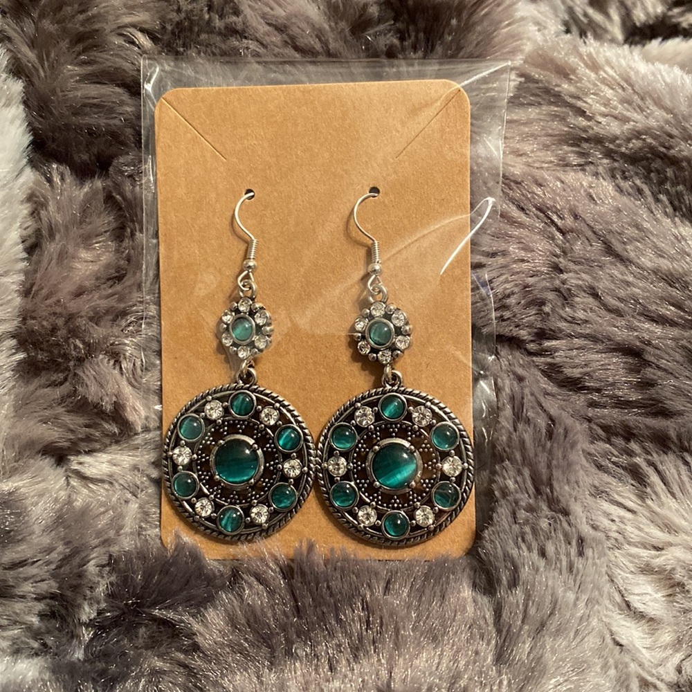 NEW Beautiful Turquoise Earrings